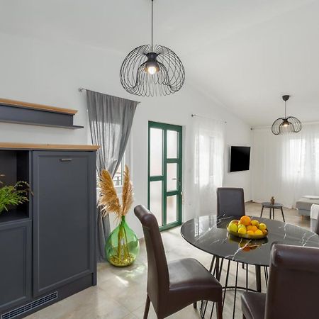 Apartments Zomzi Porec Bagian luar foto