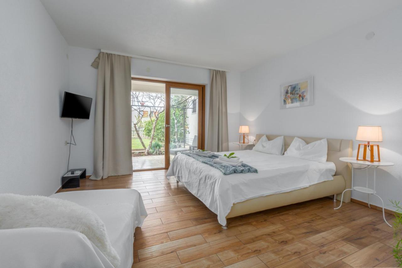 Apartments Zomzi Porec Bagian luar foto