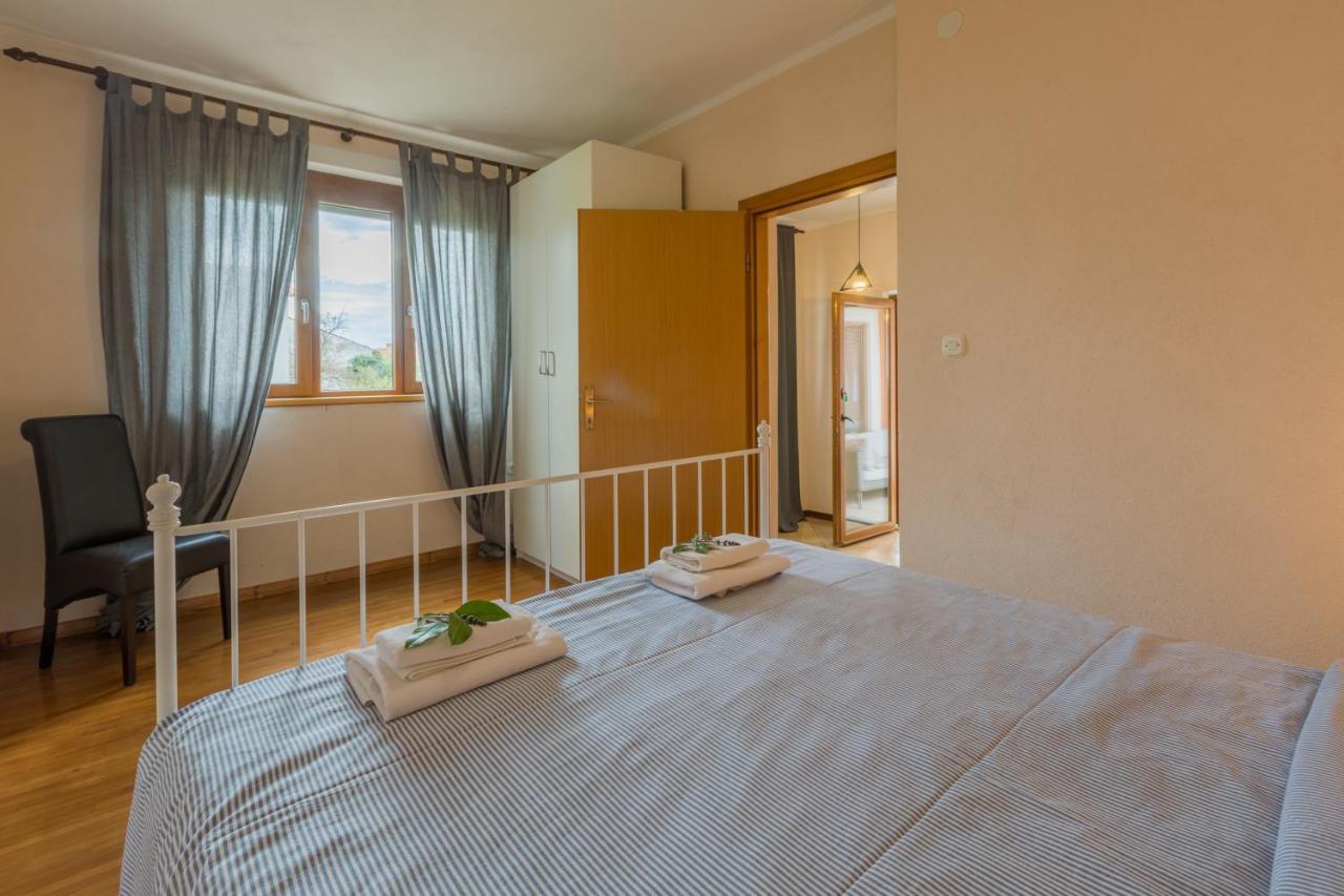 Apartments Zomzi Porec Bagian luar foto