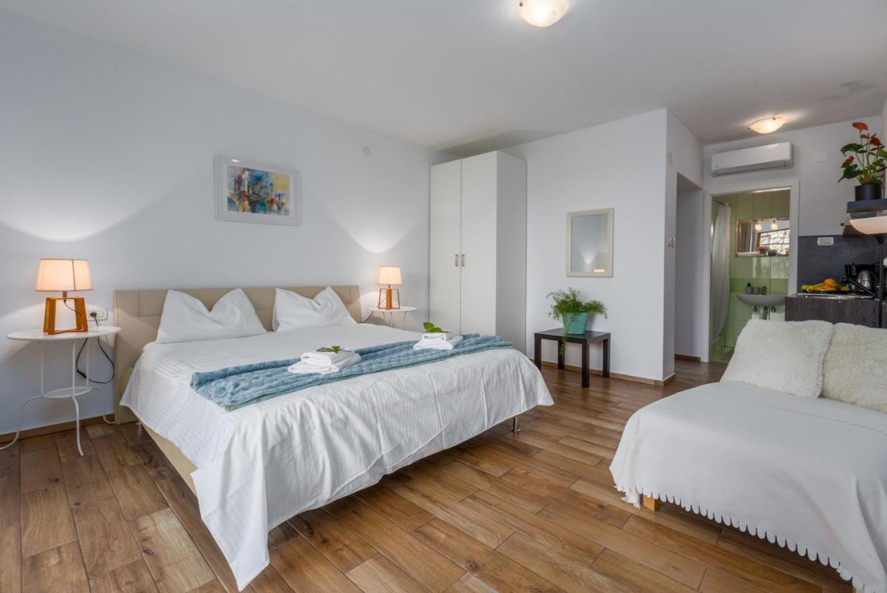 Apartments Zomzi Porec Bagian luar foto