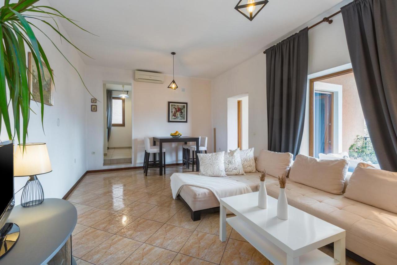 Apartments Zomzi Porec Bagian luar foto