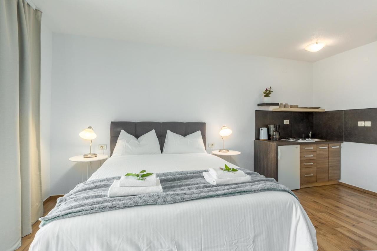 Apartments Zomzi Porec Bagian luar foto