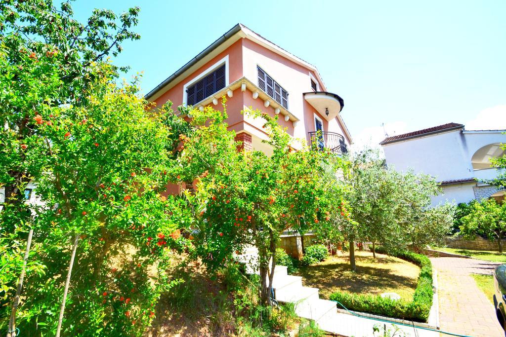 Apartments Zomzi Porec Bagian luar foto